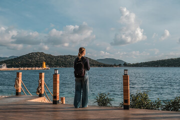 Naklejka premium Travel,woman packing luggage in suitcase and travel in VR glasses nature,virtual reality exercise, immersive workout,VR travel planning solo trip eco friendly,travel banner and packing suitcase.