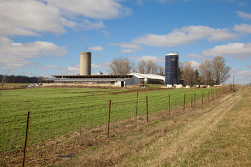 Fototapeta na wymiar farm in the country side with wire fence