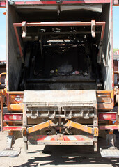 Communal vehicle for waste disposal