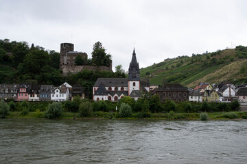 Fototapeta na wymiar Croisière sur le Rhin romantique, au pays des châteaux