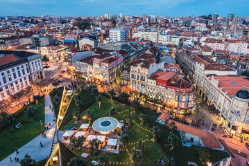 Obraz premium Lisbon Square and park on a roof of Passeio dos Clerigos shopping mall in Porto, Portugal
