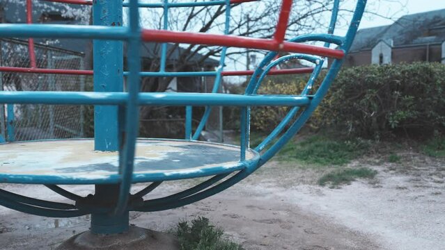 公園で回転する遊具　8k撮影後に4kで書き出し。