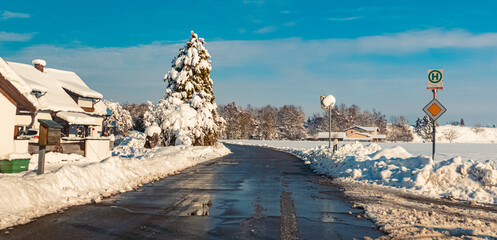 Obraz premium Winter wonderland view near Moosmuehle, Aholming, Deggendorf, Bavaria, Germany