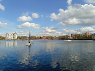 Fototapeta premium sailing boats on the city center lake