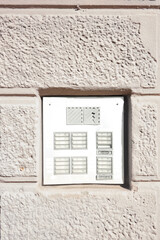 Alte klassische Gegensprechanlage in Flensburg, Deutschland © Mister Quishy 