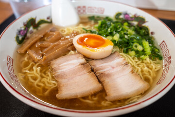 日本の鳥取県のとても美味しい牛骨ラーメン