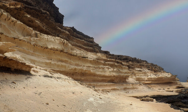 Der Atlantik hat an der Westk&uuml;ste von Fuerteventura bizarre Muster an der felsigen K&uuml;ste geschaffen.