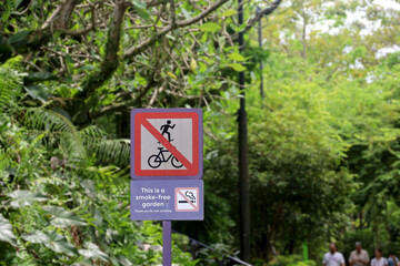 smoke free garden sign, no smoking sign in the garden.
