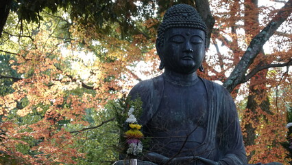 仏像と紅葉
