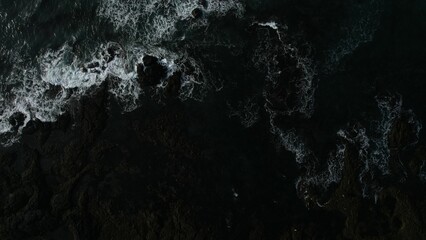 Icelandic black beach North Atlantische Oceaan. - obrazy, fototapety, plakaty