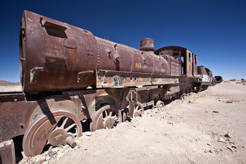 Fototapeta na wymiar old steam locomotive Abandoned in the Bolivia desert 