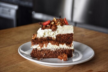 Apple cake with cinnamon and strawberries