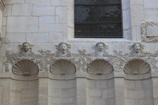 Dijon : facade principale (Renaissance) du palais de justice (ancien Parlement de Dijon) - mascarons