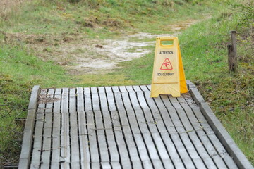 Panneau sol glissant extérieur