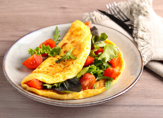 Omelette with salad and tomatoes