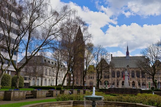 town hall and old biulding in rochdale