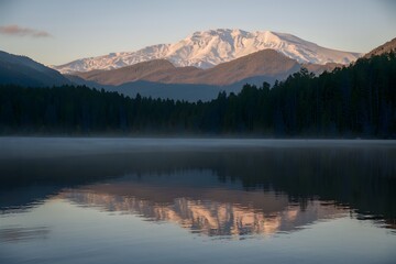 Fototapeta na wymiar Tranquil sunrise illuminates the serene beauty of the lake