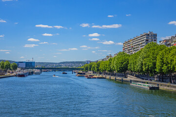 Obraz premium Cityscape of Seine river and District of Beaugrenelle. Paris, France.