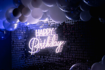 illuminated sign that says happy birthday, ideal for taking photos at parties
