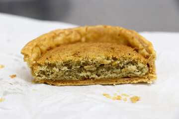 パティシエのキッチン、タルトケーキのカットした断面