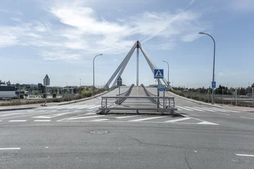 Photo sur Plexiglas Atlantic Ocean Road Image of the metal structure of a small bridge for road traffic and pedestrians, with signage indicative of road traffic vertically and horizontally on the pavement