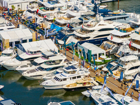 Telephoto image Palm Beach International Boat Show