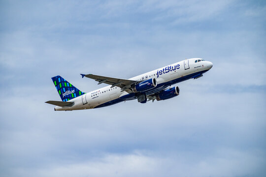 Photo of JetBlue in midair flight