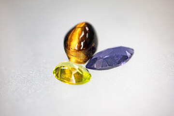 アイオライトとタイガーアイとペリドット