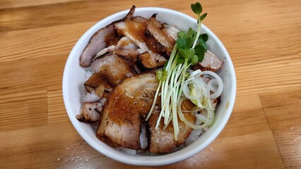 炙りチャーシュー丼