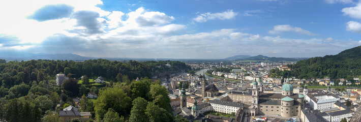 Naklejka premium Panorama von Salzburg im Sommer