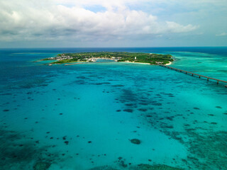 絶景の宮古島池間大橋の空撮写真