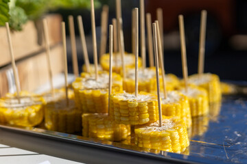 selective focus sliced ​​yellow corn Boiled and cooked on many skewers in a tray. Vendors guarantee the freshness and sweetness of the corn varieties for testing. For interest in corn seeds