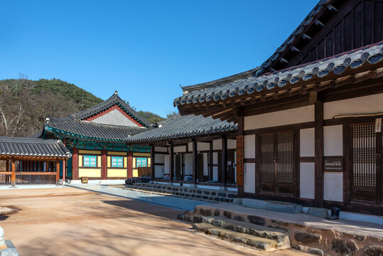 2021. 12. 22. 대한민국 충청남도 공주시에서 촬영, 마곡사 템플스테이 건물의 전경-Panoramic View of Templestay Buildings at Magoksa Temple, Gongju, South Korea
