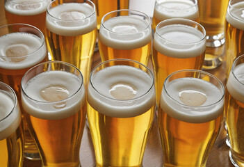 Close up of glasses full of beer colorful background - obrazy, fototapety, plakaty