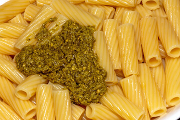 Tortiglioni mit Pesto Genovese