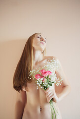 Young woman with bouquet of flowers. - 772932205