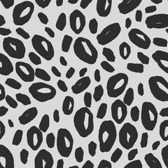 Hand drawn abstract quirky circles seamless pattern, doodle vector background in grey and black - 772973088