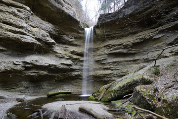 Wasserfall in Schlucht