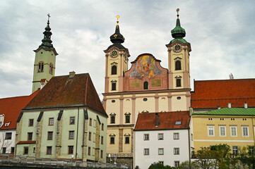 Fototapeta na wymiar Colorful old buildings and church in Steyr Austria