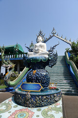 Tempel mit Buddhastatue in Chonburi Thailand