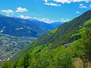 Fototapeta na wymiar Südtirol - Wandern im Vinschgau in der Region Naturns