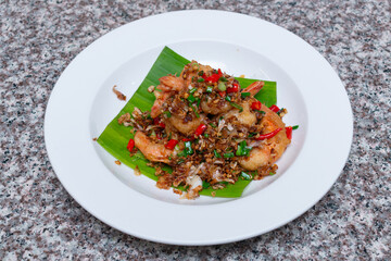 Stir-fried shrimp with chili and salt