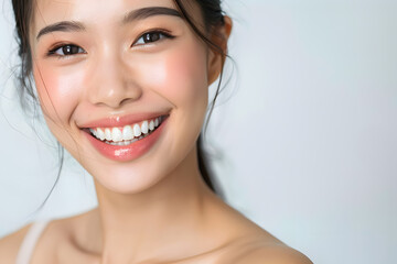 Naklejka premium Closeup Beautiful smiling asian young woman with smooth healthy skin isolated on white background