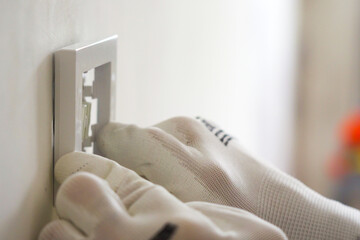 Installation of an electrical switch on the wall during the renovation of the apartment