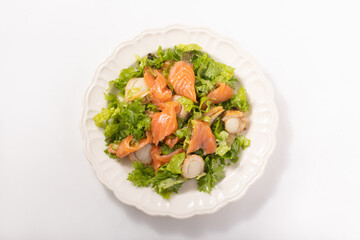 スモークサーモンとホタテのサラダ