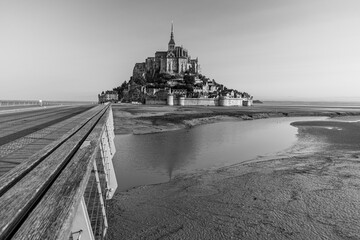 Normandie, Blick auf Mont St. Michel, schwarz weiß