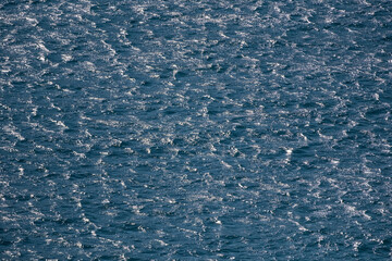 Movimiento del agua, textura acuosa. 