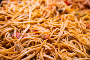 Espaguetis cocinados y condimentados