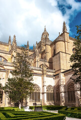 Catedral de Segovia, de estilo gótico  y renacentista construida entre los siglos XVI y XVIII.
Segovia Cathedral, Gothic and Renaissance style built between the 16th and 18th centuries.