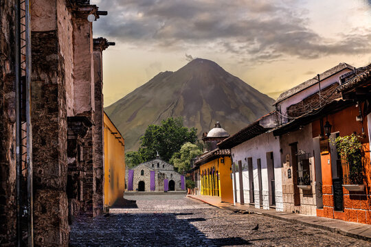 Colonial city arrived with colors and mountains around it.